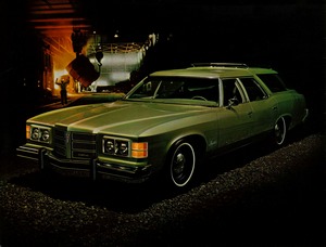 1975 Pontiac Safari Wagons (Cdn)-04.jpg